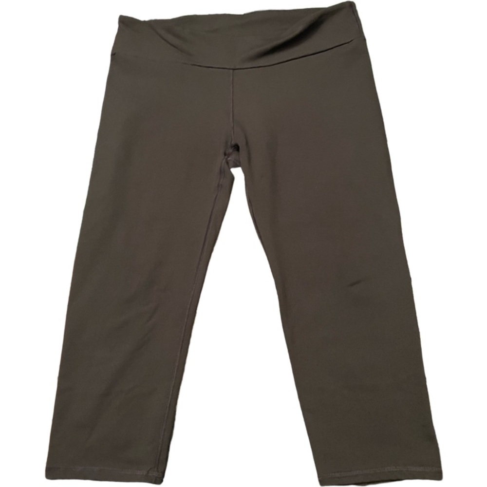 Fabletics Mid-Rise Capri - Picture 2 of 5